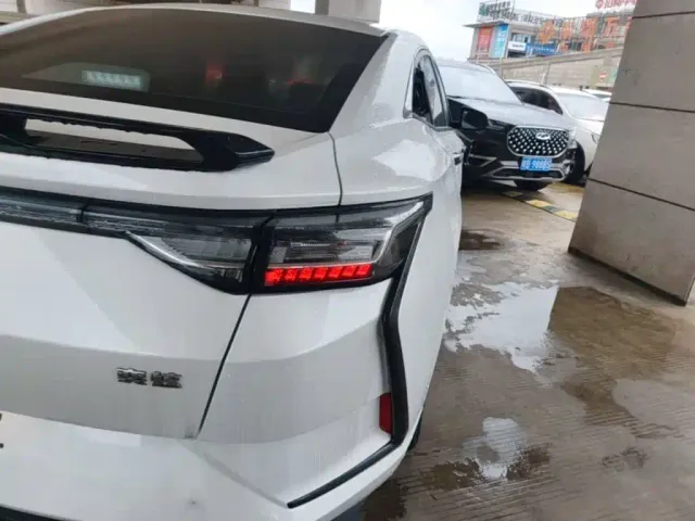 Dongfeng Yixuan — Фото автомобиля 7