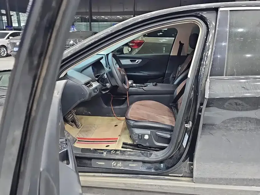 Hongqi Hongqi E-QM5 2024 Model 610km PLUS — Фото автомобиля 9