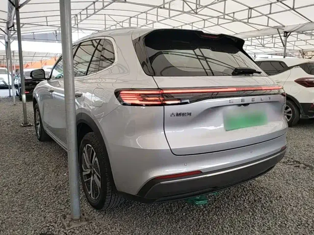 Geely Galaxy Starship 7 EM-i — Фото автомобиля 4