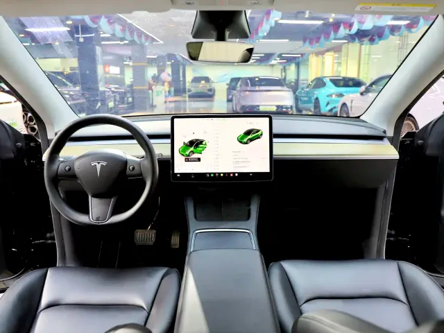 Tesla Model Y — Фото автомобиля 12
