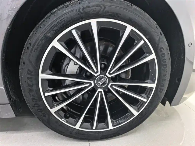 Audi A6L e-tron — Фото автомобиля 8