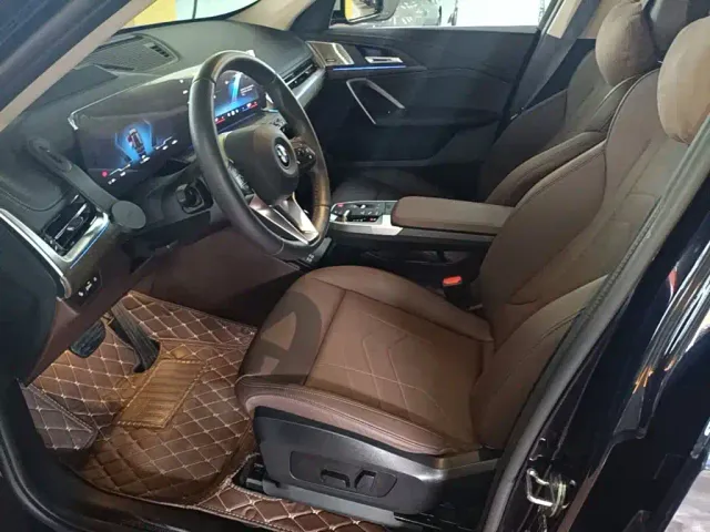BMW iX1 — Фото автомобиля 14
