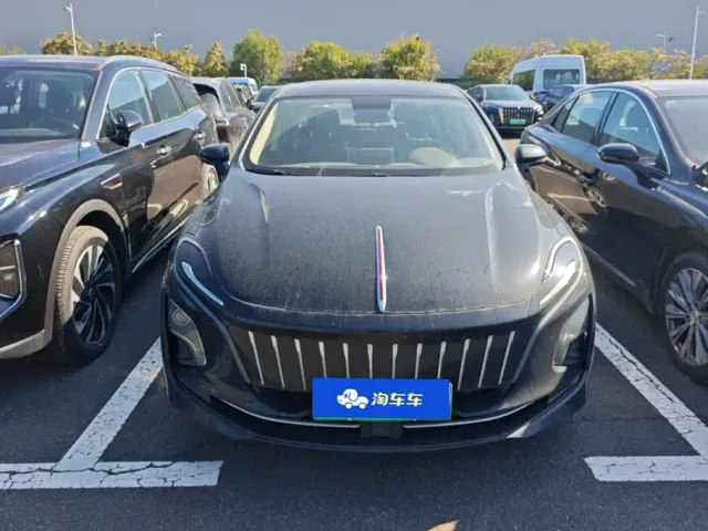 Hongqi E-QM5 — Фото автомобиля 2