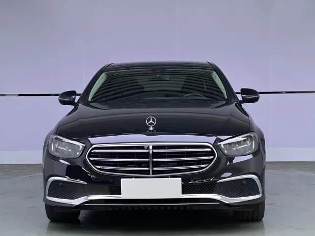 Mercedes-Benz E-Class — Фото автомобиля 2