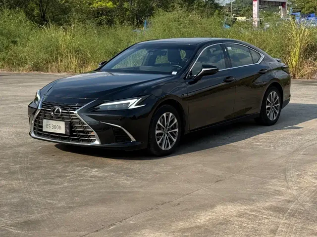 Lexus ES — Фото автомобиля 3