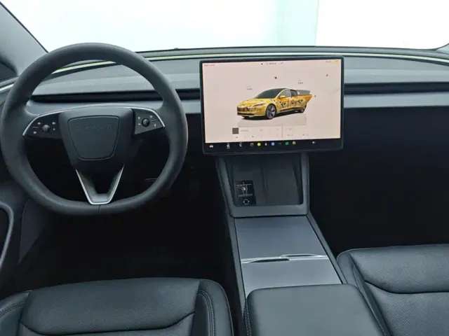 Tesla Model 3 — Фото автомобиля 12