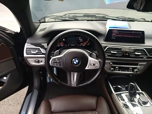 BMW 7 Series — Фото автомобиля 10