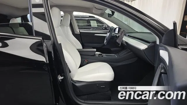 Tesla Model Y — Фото автомобиля 6