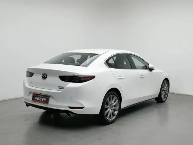 Mazda Axela — Фото автомобиля 2