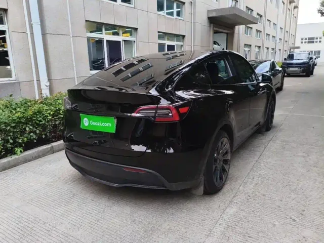 Tesla Model Y — Фото автомобиля 6
