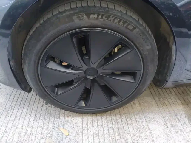 Tesla Model 3 — Фото автомобиля 22