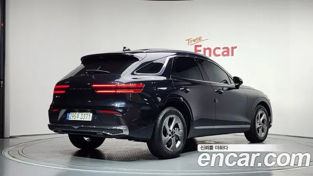 Genesis GV70 2.5T Бензин 2WD — Фото автомобиля 2