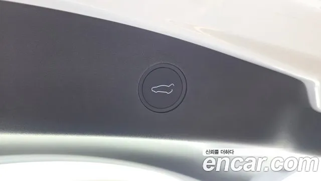 Tesla Model 3 — Фото автомобиля 23