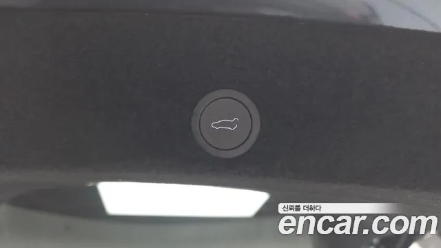 Tesla Model Y — Фото автомобиля 30