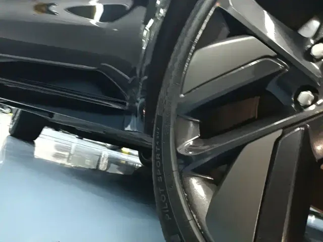 Li Auto L8 — Фото автомобиля 20
