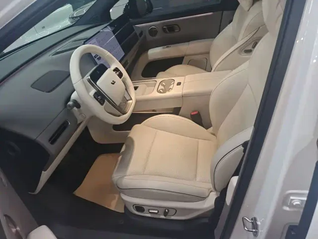 Li Auto i6 — Фото автомобиля 14