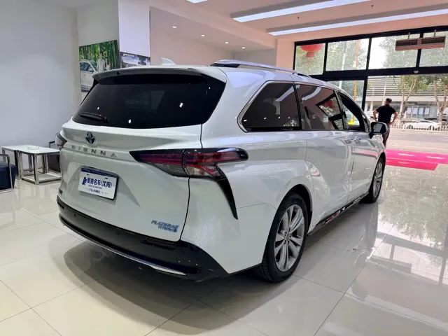 Toyota Sienna — Фото автомобиля 6