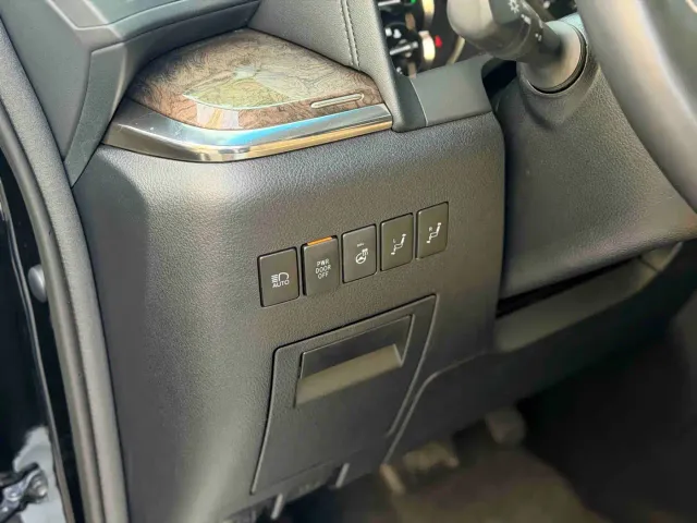 Toyota Alphard — Фото автомобиля 4