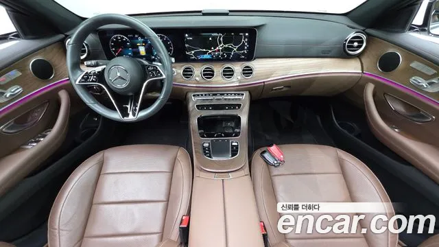 Mercedes-Benz E-Class — Фото автомобиля 7