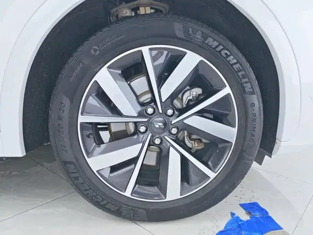 Li Auto L7 — Фото автомобиля 6