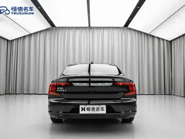 Volvo S90 — Фото автомобиля 10