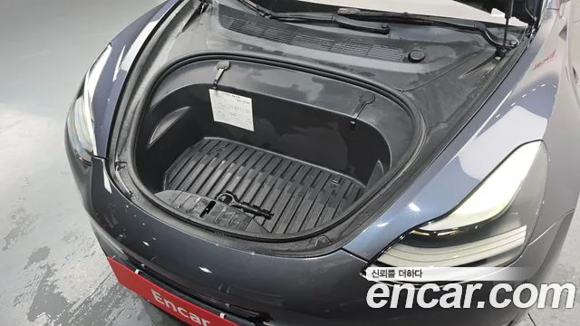 Tesla Model 3 — Фото автомобиля 9