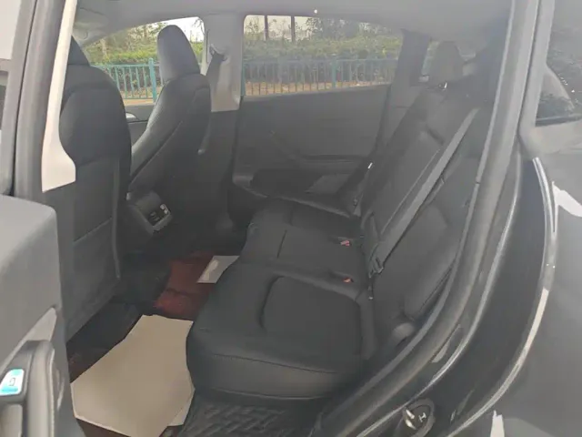 Tesla Model Y — Фото автомобиля 16