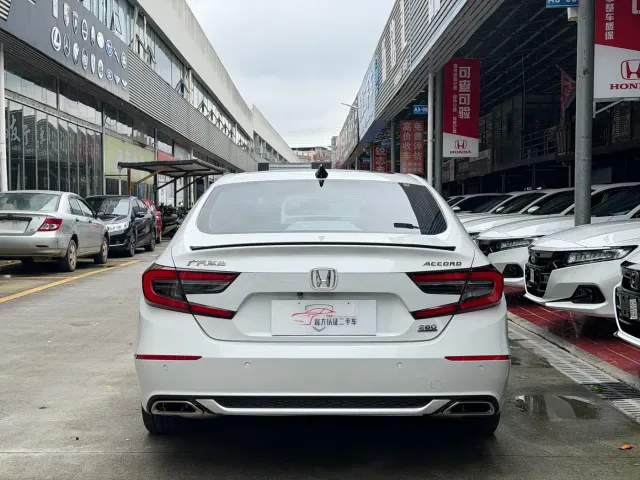 Honda Accord — Фото автомобиля 8