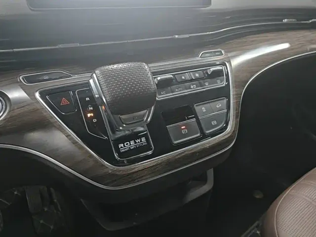 Roewe iMAX8 — Фото автомобиля 13