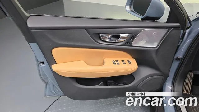 Volvo V60 — Фото автомобиля 23