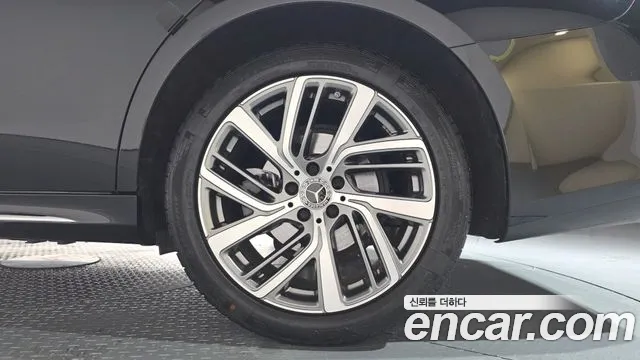 Mercedes-Benz E-Class — Фото автомобиля 20