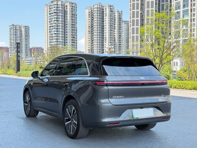Li Auto L6 — Фото автомобиля 9