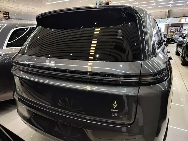 Li Auto L8 — Фото автомобиля 5