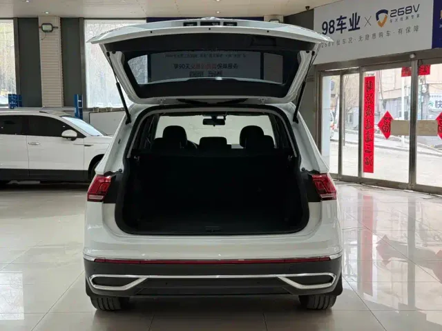 Volkswagen Tiguan L — Фото автомобиля 24