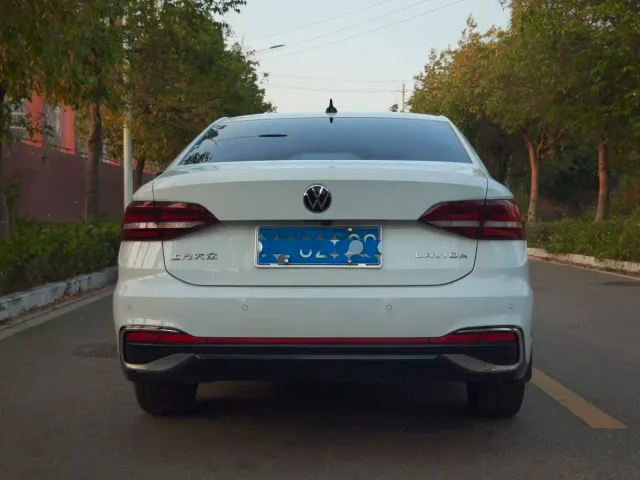 Volkswagen Lavida — Фото автомобиля 7