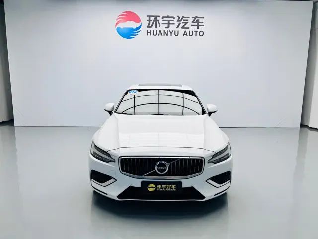 Volvo S60 — Фото автомобиля 2