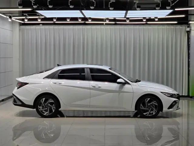 Hyundai Elantra — Фото автомобиля 4