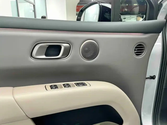 Li Auto i6 — Фото автомобиля 12