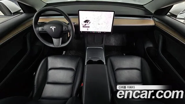 Tesla Model 3 — Фото автомобиля 10