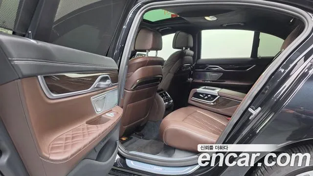 BMW 7 Series — Фото автомобиля 17