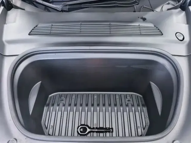 Tesla Model Y — Фото автомобиля 10