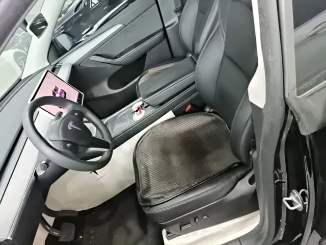 Tesla Model Y — Фото автомобиля 14