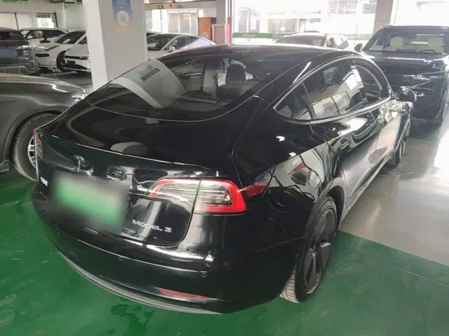 Tesla Model 3 — Фото автомобиля 6