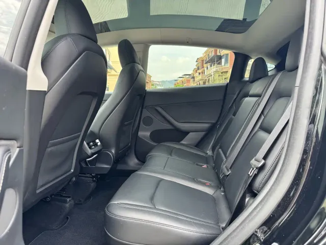 Tesla Model Y — Фото автомобиля 6