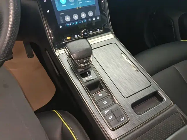 Roewe RX5 — Фото автомобиля 13