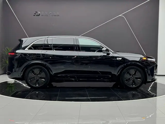 Li Auto L7 — Фото автомобиля 2