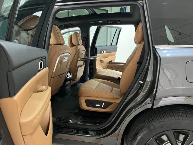 Li Auto ONE — Фото автомобиля 9