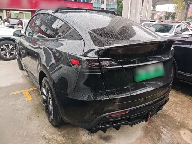 Tesla Model Y — Фото автомобиля 4