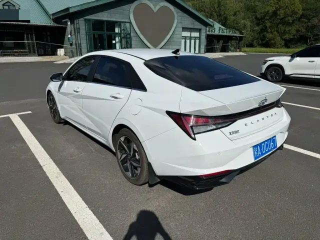 Hyundai Elantra — Фото автомобиля 6