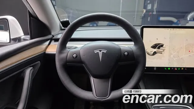 Tesla Model Y — Фото автомобиля 13